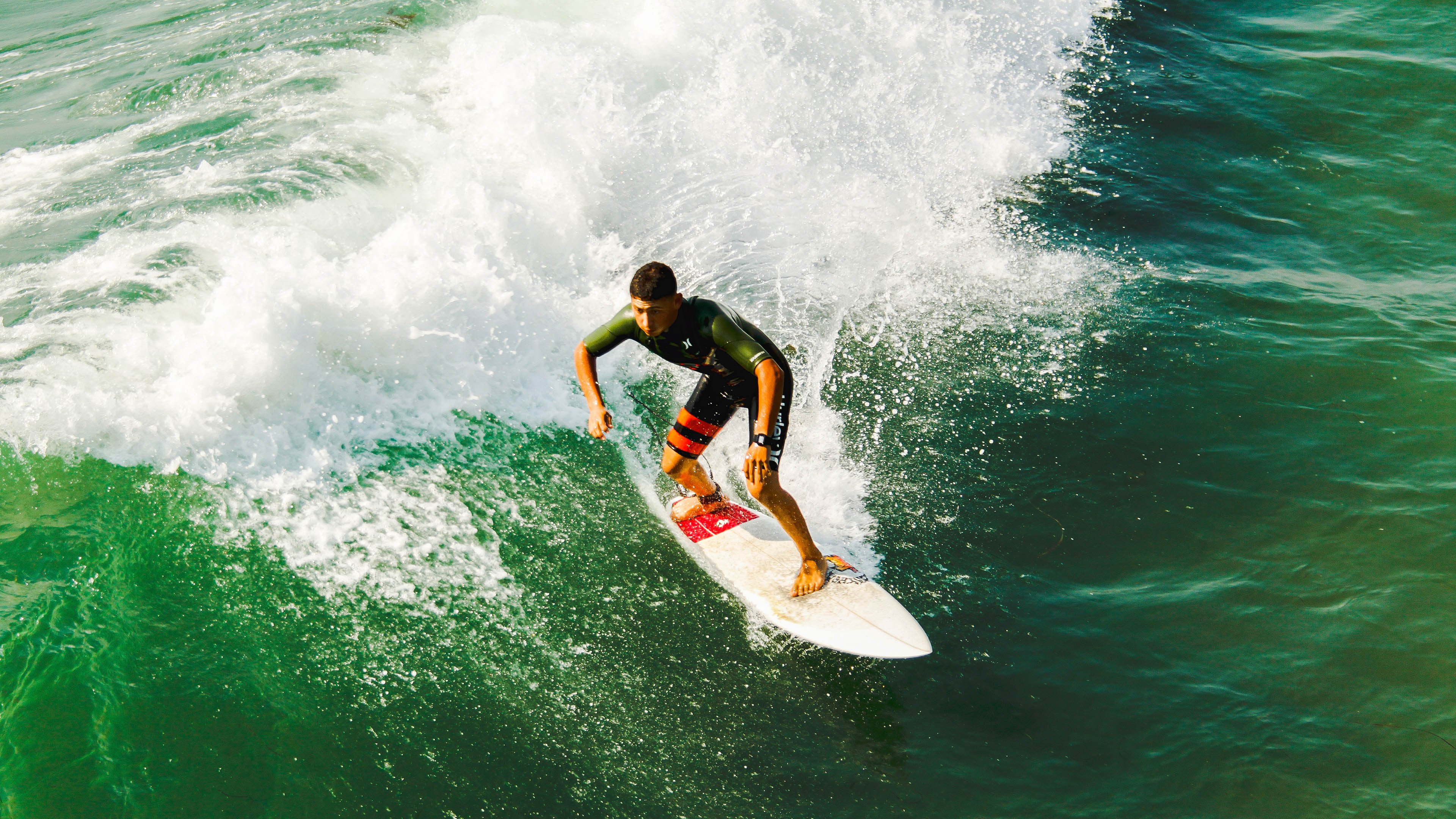 反败为胜首场状态出色，湖人观众沸腾！，CRonaldo重返赛场引发球迷热议